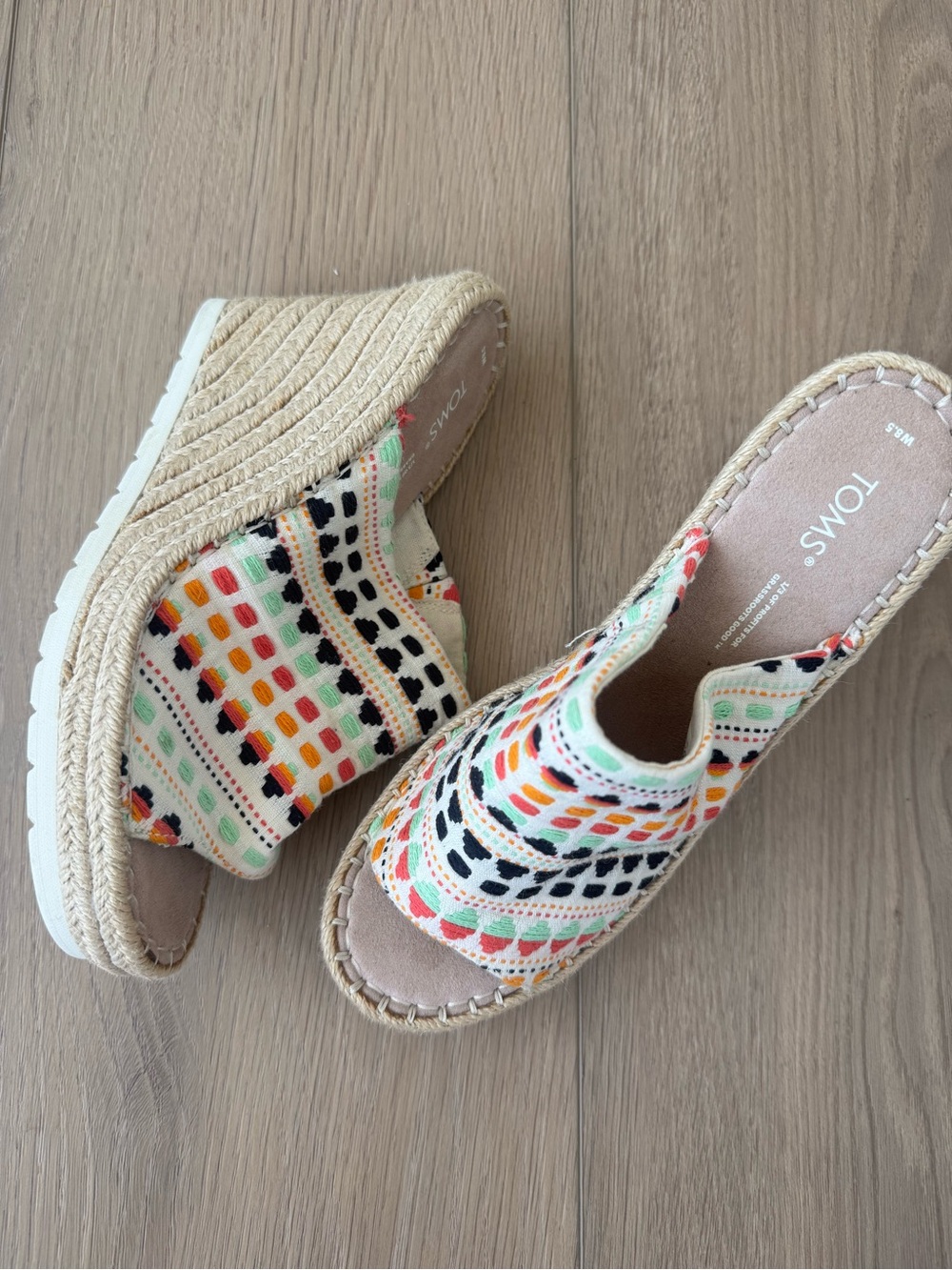 Toms Women’s 8.5 Monica Wedge Mule with Bright Boho Print